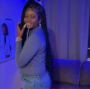 Meet your Posher, Amoy